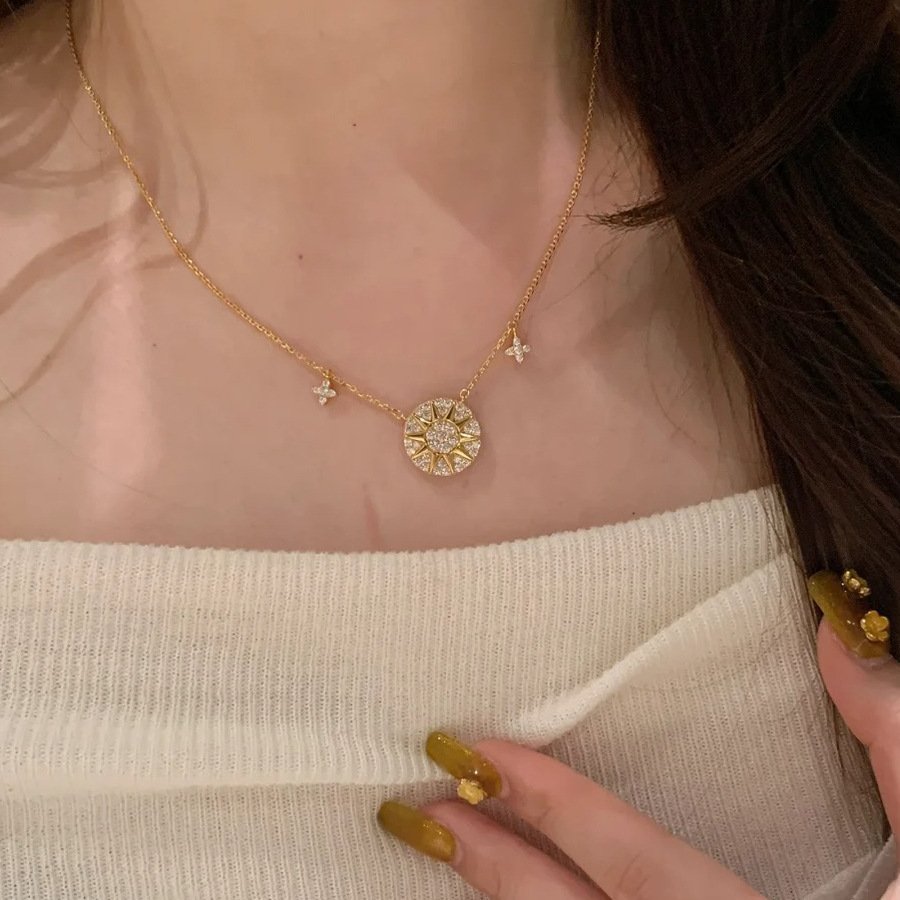 Octagram Compass Necklace for Women, Light Luxury Design